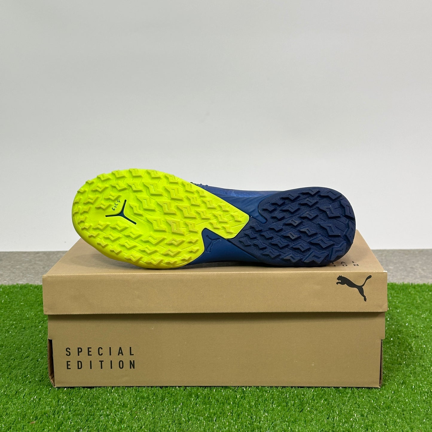 Puma Future + SacSoulier Gratuit #650f#90y#10h (يمكن فتح وقياس )