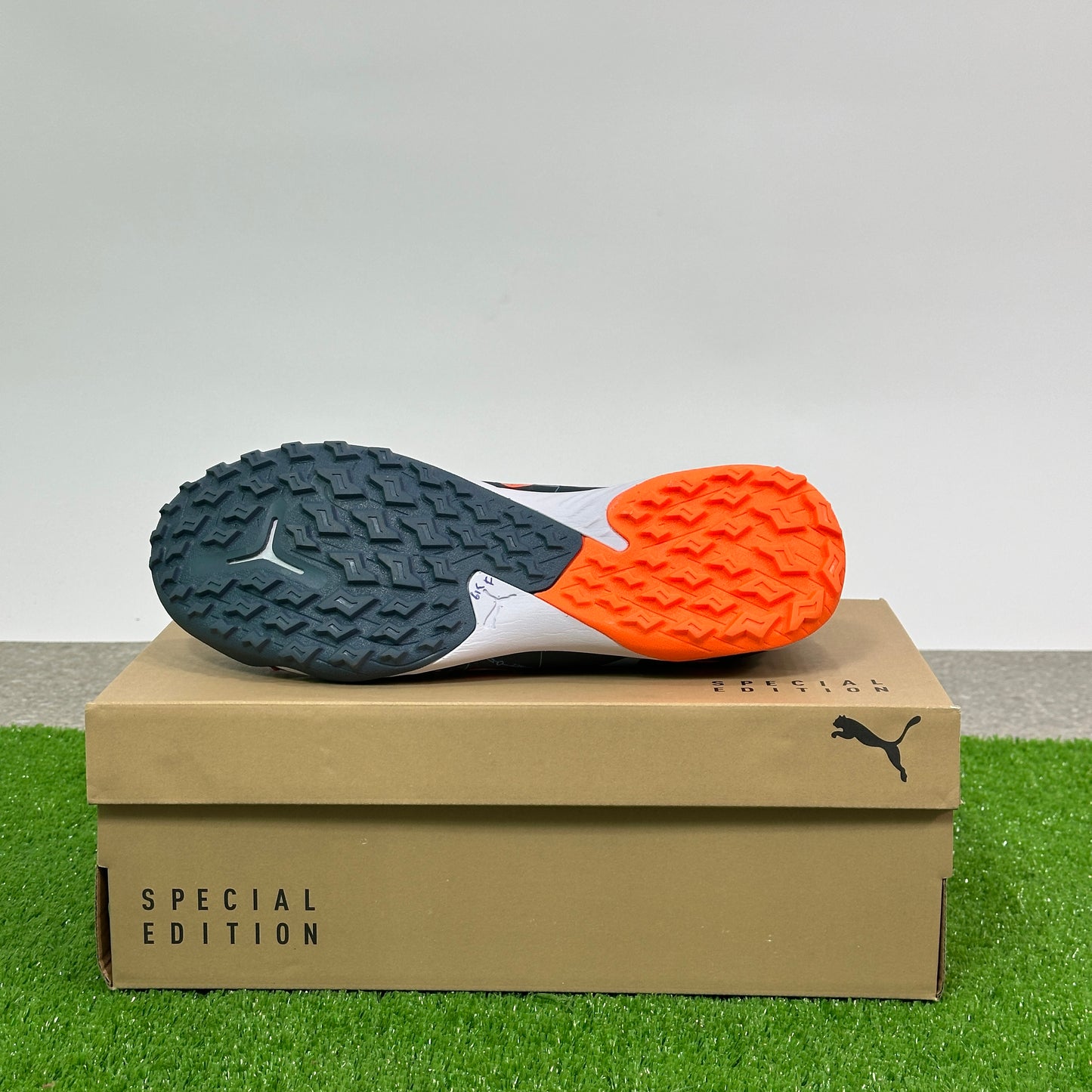 Puma Future + SacSoulier gratuit SUPERGOOD #650f#90y. (يمكن فتح وقياس )