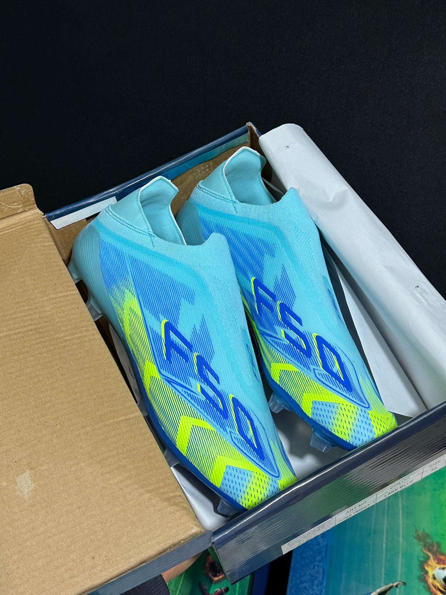 CRAMPON F50 HAUTE-QUALITÉ BLUE AVEC LA BOITE ORIGINAL #410#50