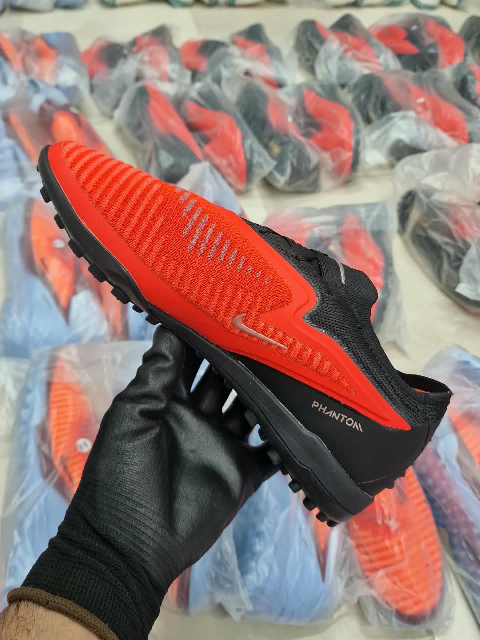 CHAUSSURE DE FOOTBALL TF PHANTOM 6 NOIR ET ORANGE