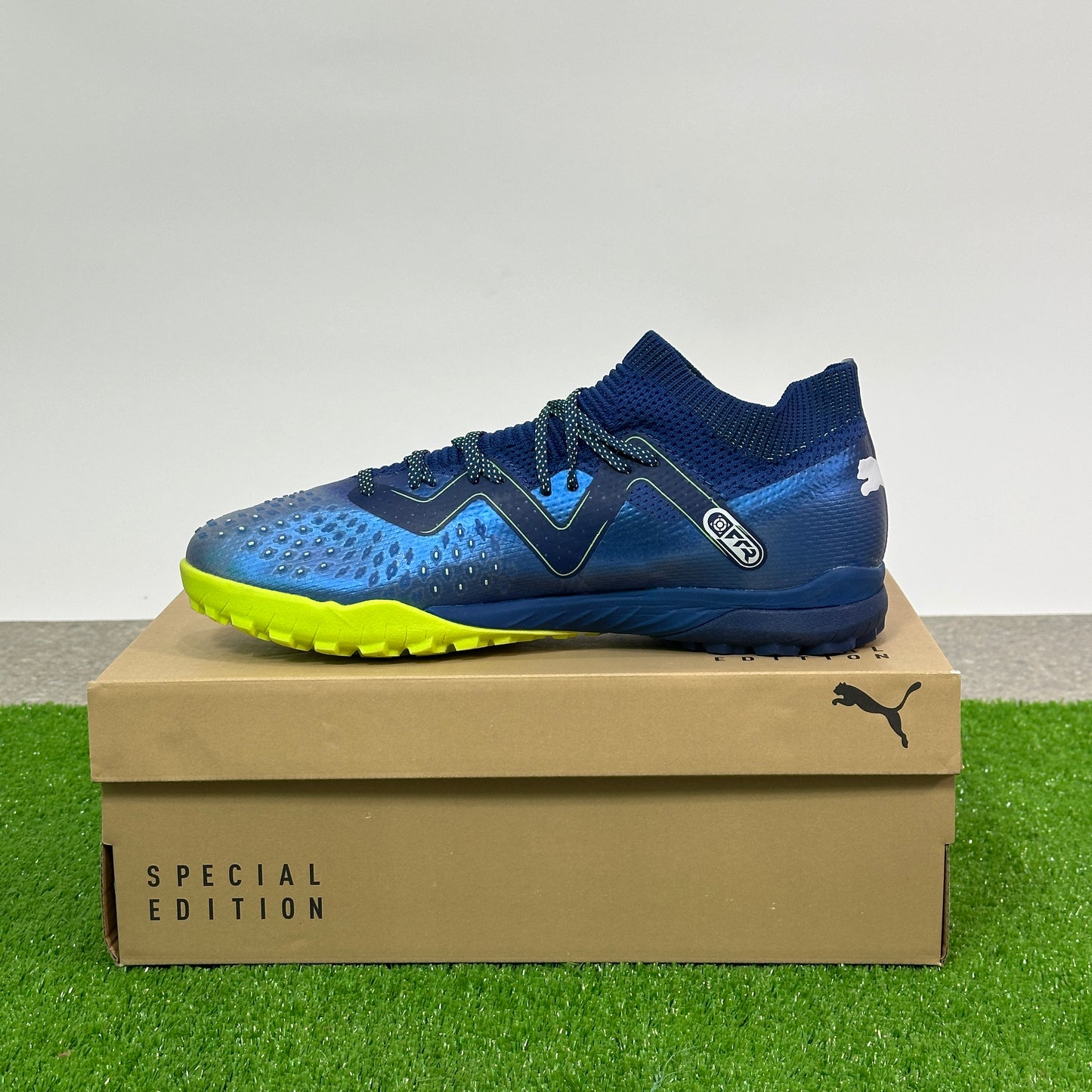 Puma Future + SacSoulier Gratuit #650f#90y#10h (يمكن فتح وقياس )