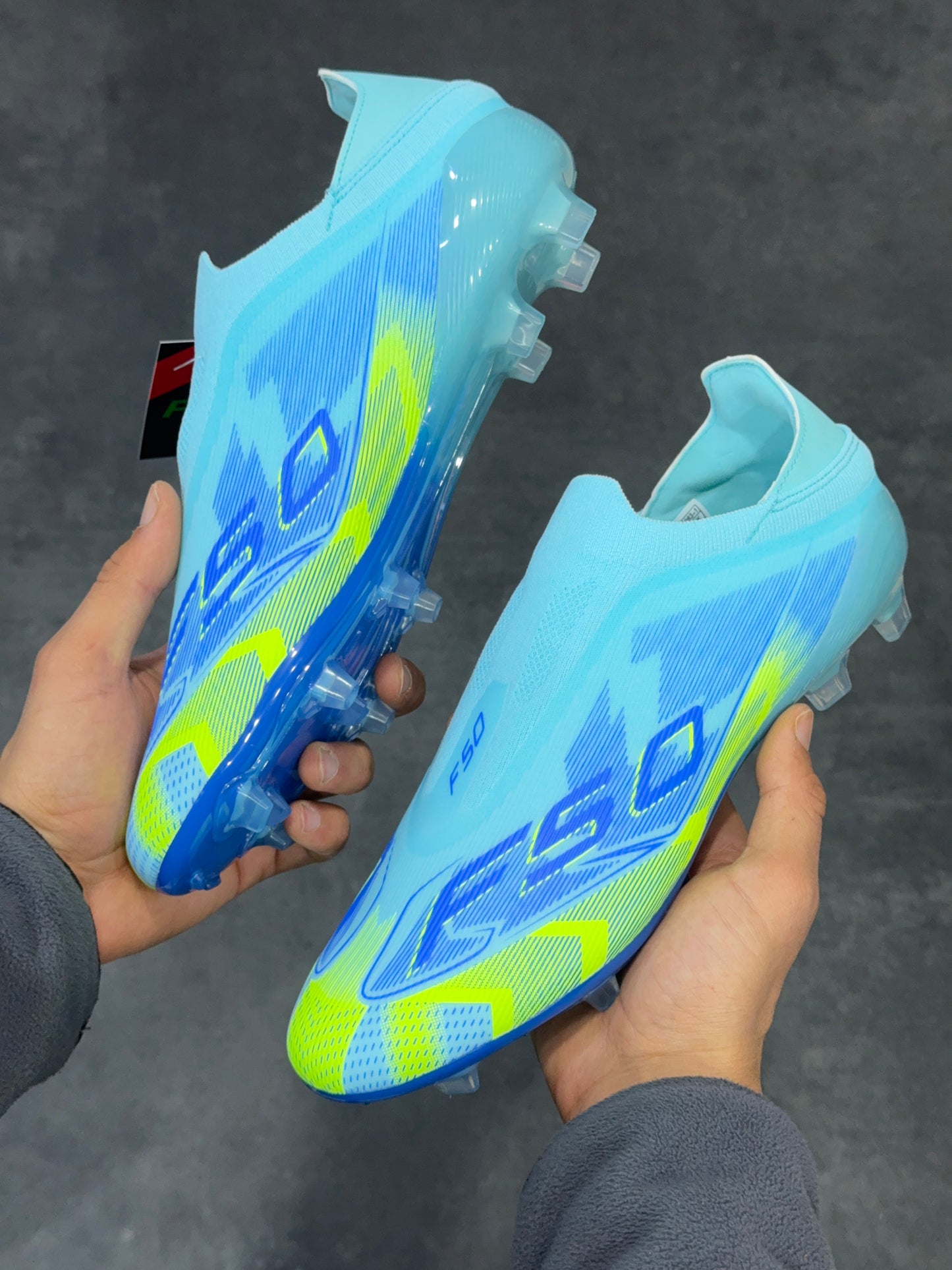 CRAMPON F50 HAUTE-QUALITÉ BLUE AVEC LA BOITE ORIGINAL #410#50