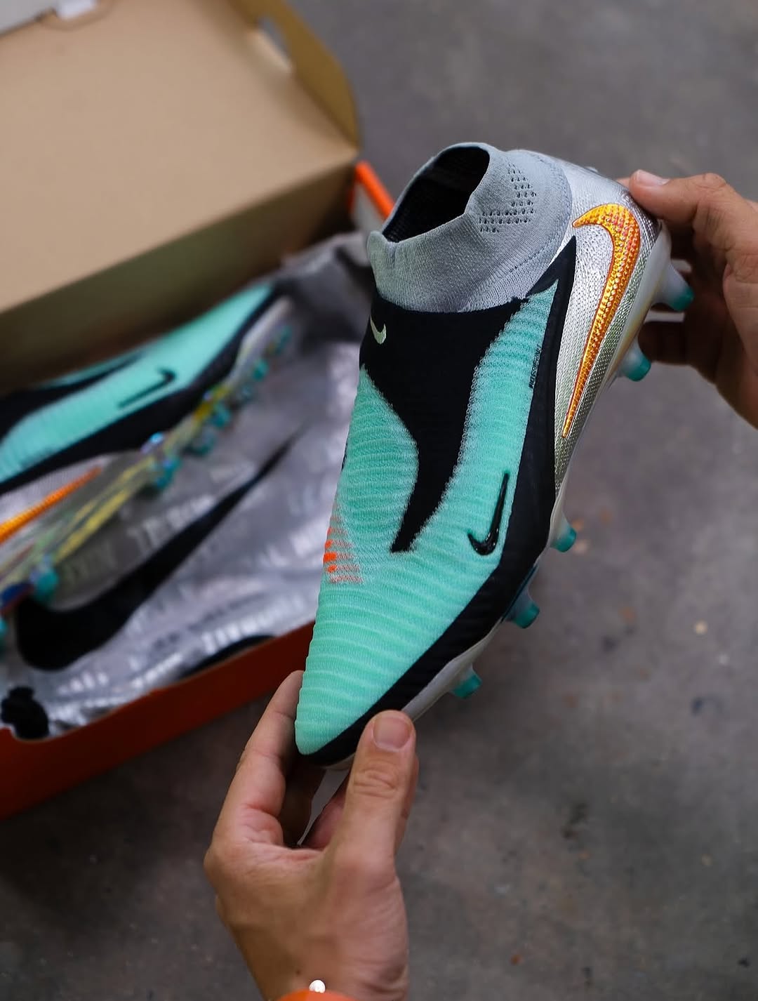 CRAMPON PHANTOM 6 COPIER-ELITE SUPERGOOD MEILLEURE FINITION #850h#150 (PEUT-OUVRIR ET ESSAYER )