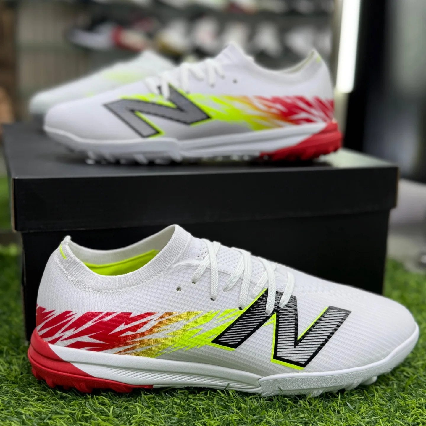 NEWBALANCE TAKELA CHAUSSURE DE FOOTBALL TF