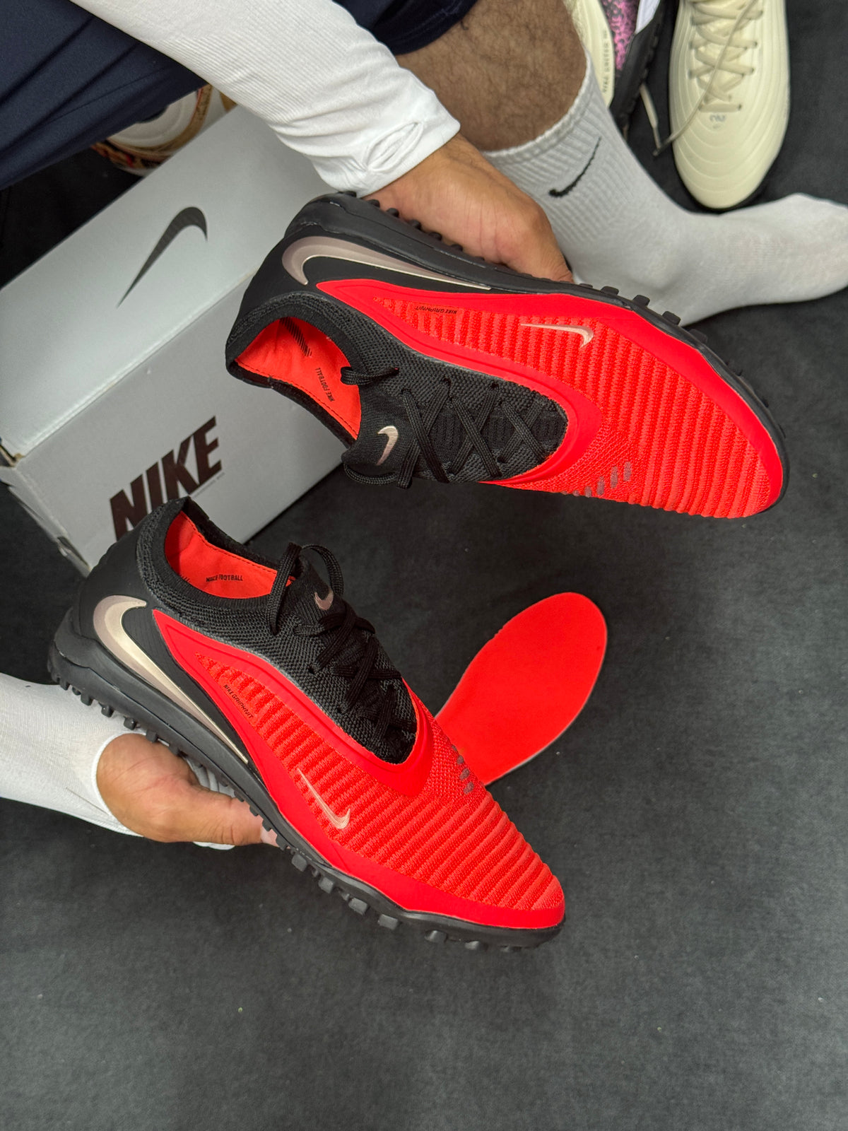 CHAUSSURE DE FOOTBALL TF PHANTOM 6 NOIR ET ORANGE #790h#145