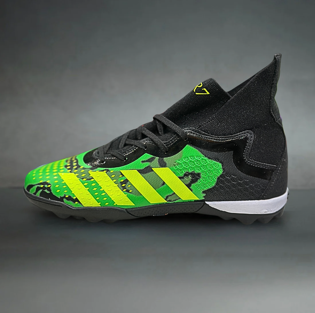 PREDATOR GOOD QUALITÉ SOLIDE BIEN FINI ( يمكنك تفقد المنتج ) #300h#95