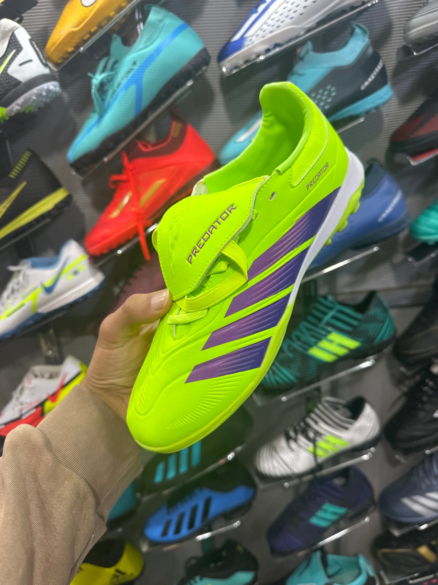 PREDATOR GOOD QUALITÉ SEMELLE NORMAL (يمكنك تفقد الحذاء ) #370h#60