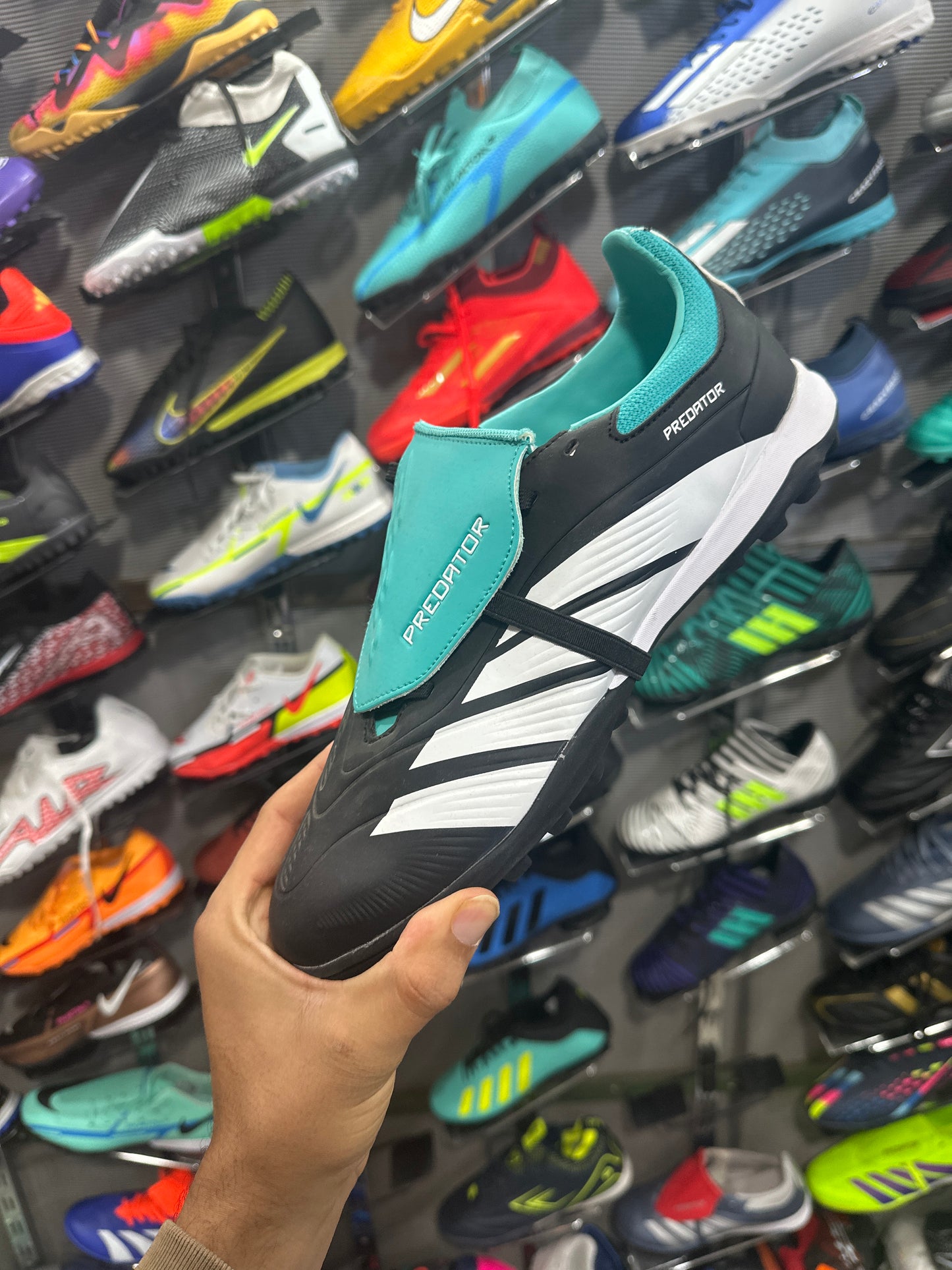 PREDATOR GOOD QUALITÉ SEMELLE NORMAL (يمكنك تفقد الحذاء ) #370h#60